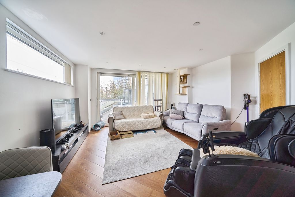 Property photo 2 of 17 Photo