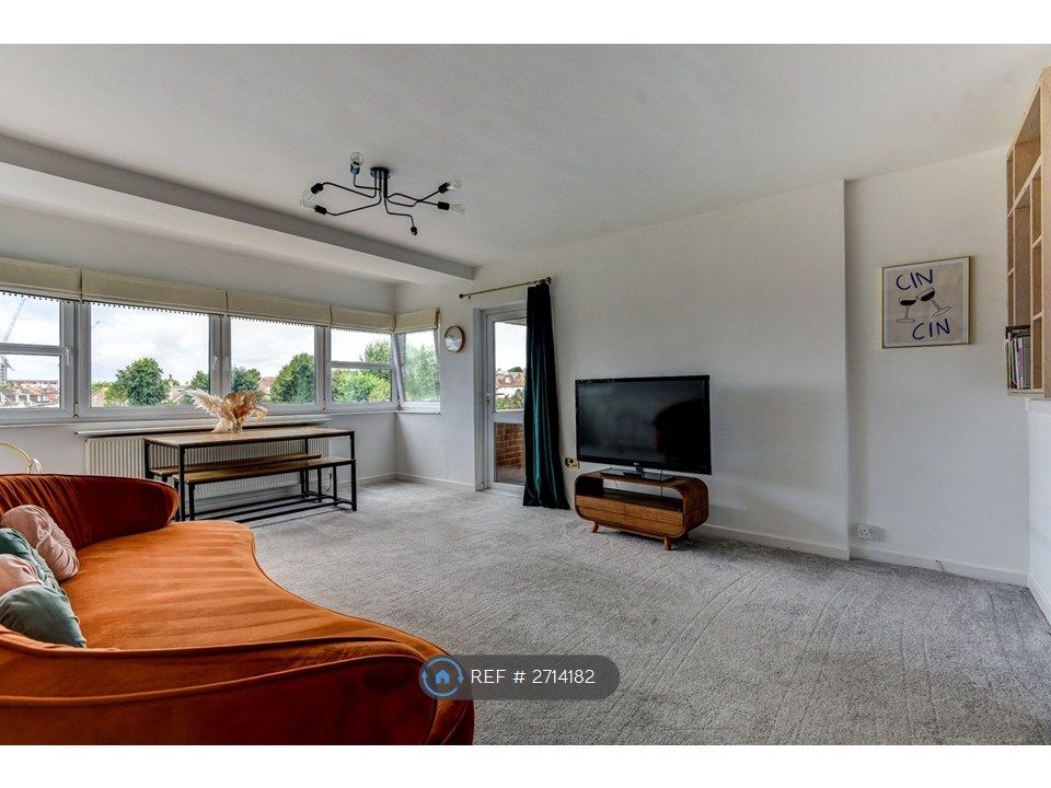 Property photo 2 of 35