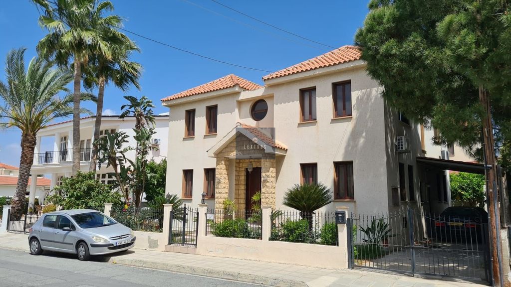 Property photo 1 of 18