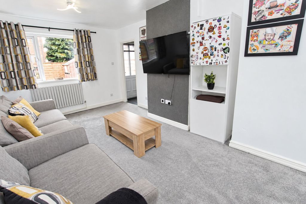 Property photo 2 of 19