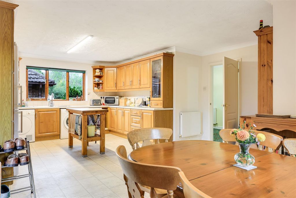 Property photo 2 of 25 Img (10).Jpg