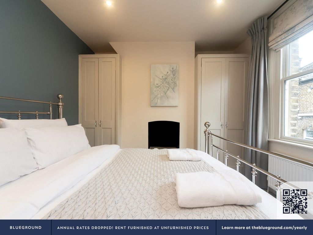 Property photo 3 of 32 Bedroom