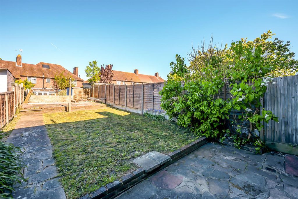 Property photo 3 of 11 Garden