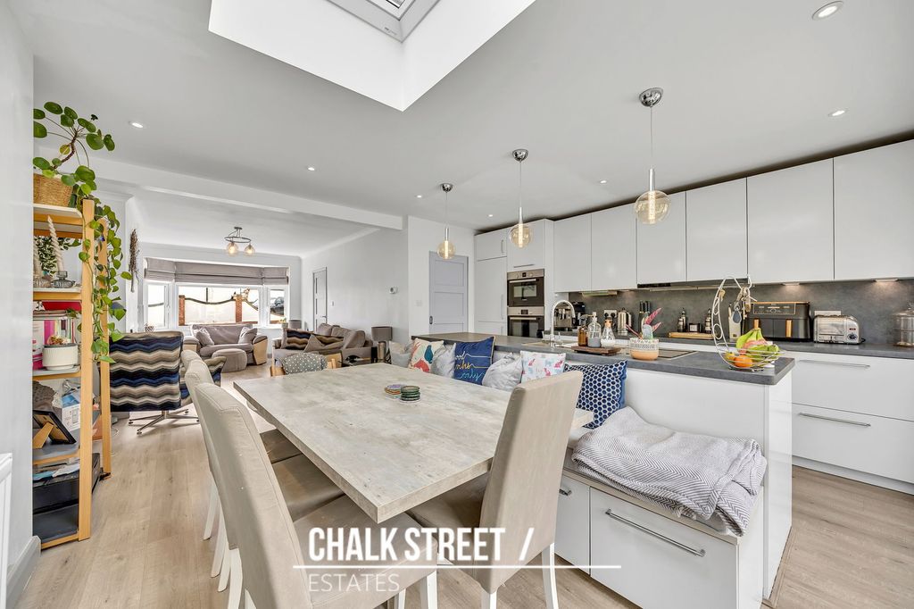 Property photo 3 of 23