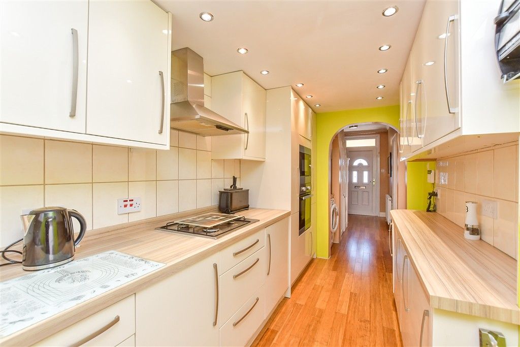 Property photo 3 of 11 Kitchen