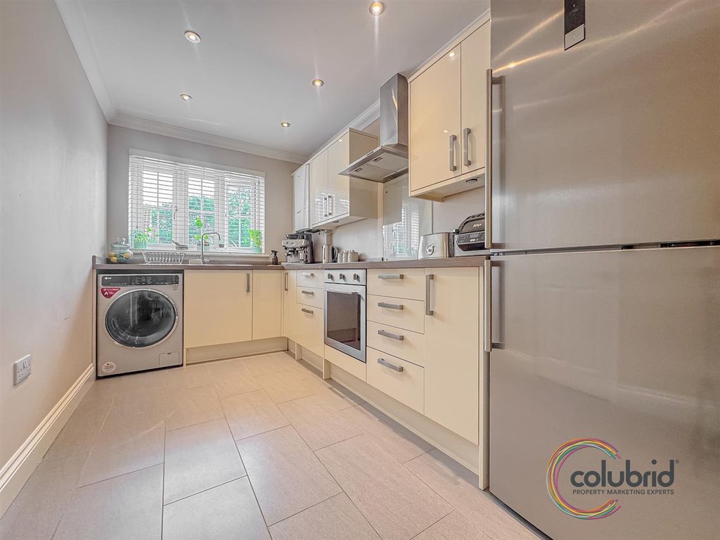 Property photo 2 of 34