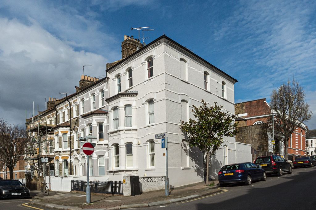 Property photo 3 of 28 4556064