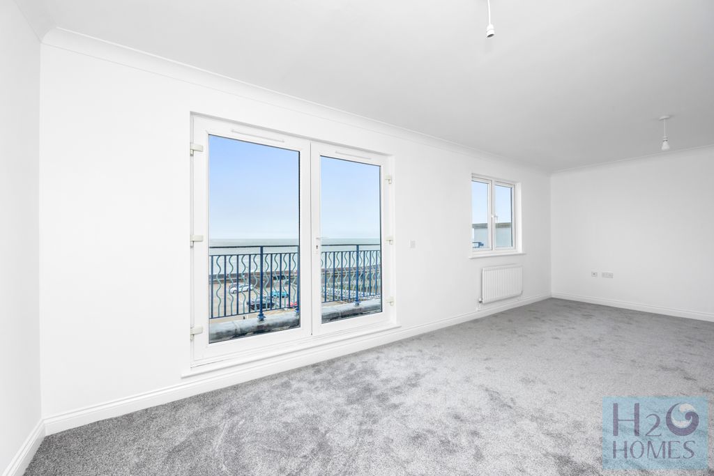 Property photo 2 of 24 The Strand, Copenhagen Court, Flat 15-004