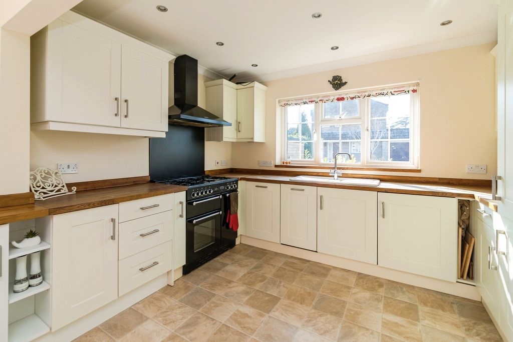 Property photo 2 of 17 Kitchen