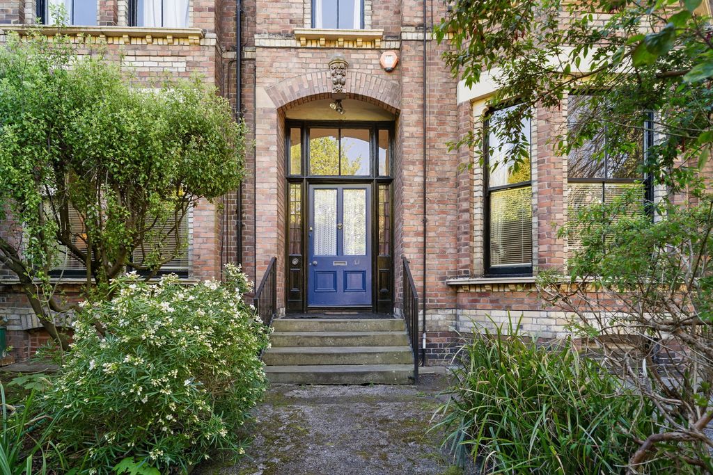 Property photo 2 of 83