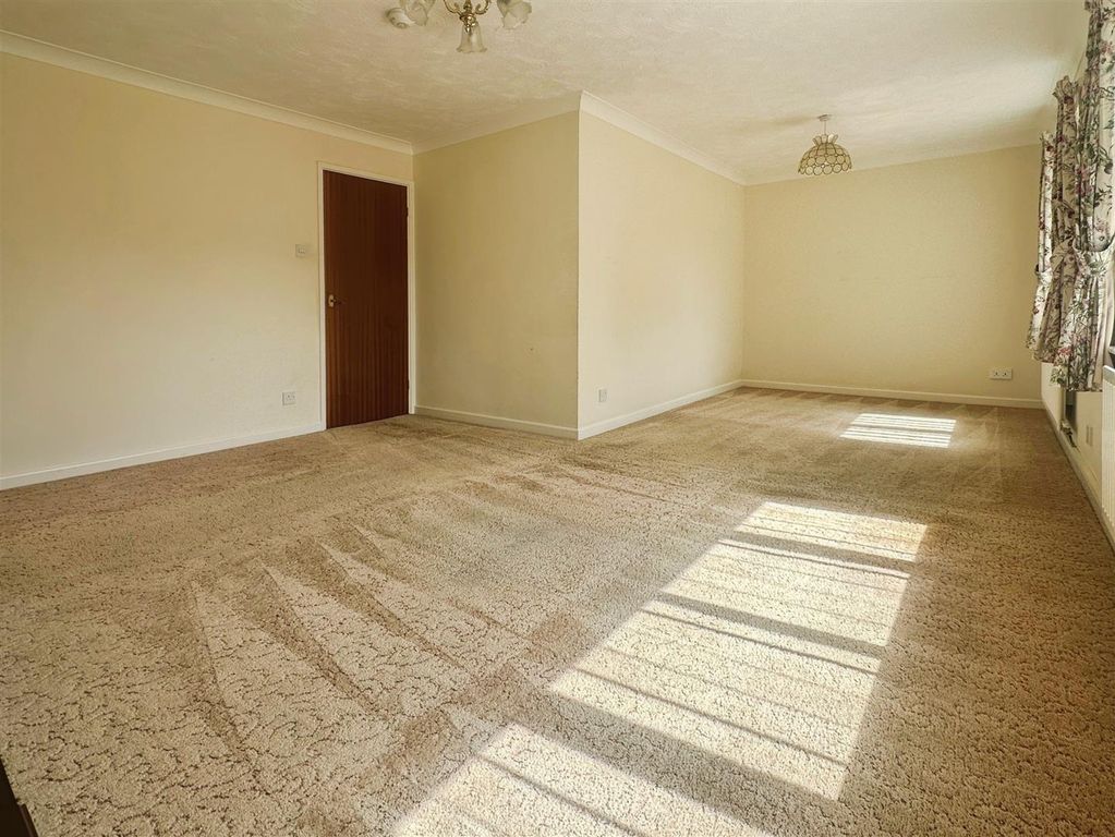 Property photo 2 of 16 Lounge.Jpg