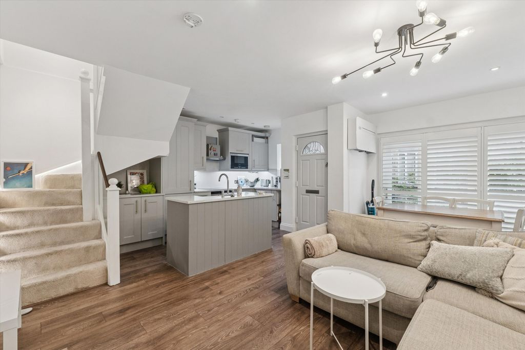 Property photo 2 of 15 Image