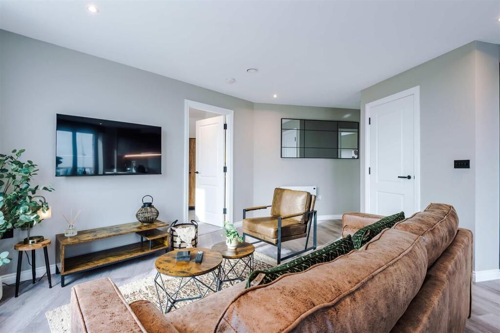 Property photo 1 of 5 2 Bed Flat To Rent Cotton Wy, Hackbridge, London Sm6 7Fa