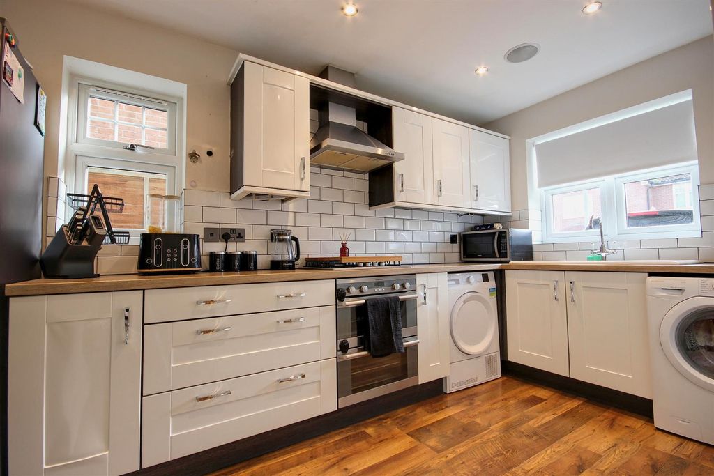 Property photo 3 of 22 Kitchen