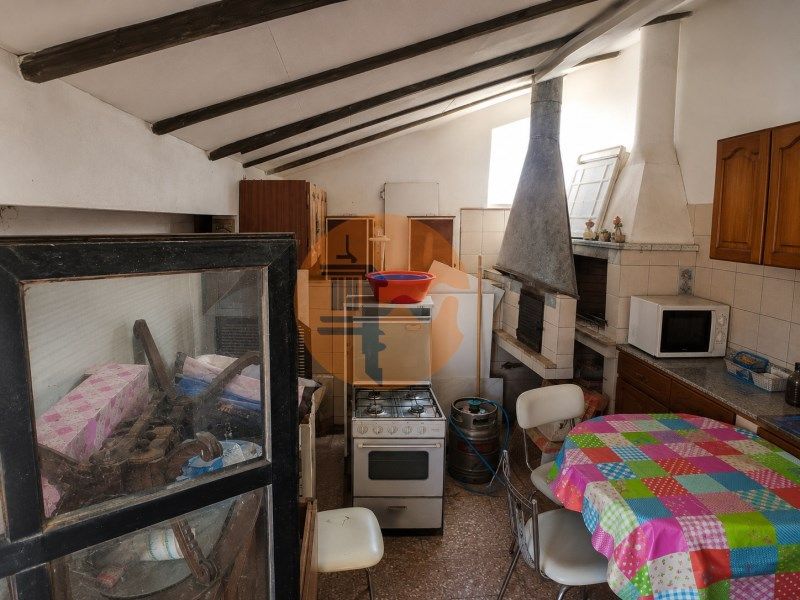 Property photo 2 of 33
