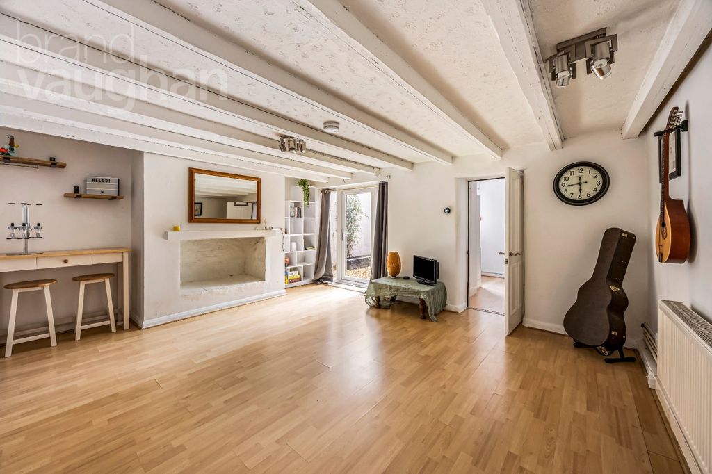 Property photo 2 of 21 Picture No. 06