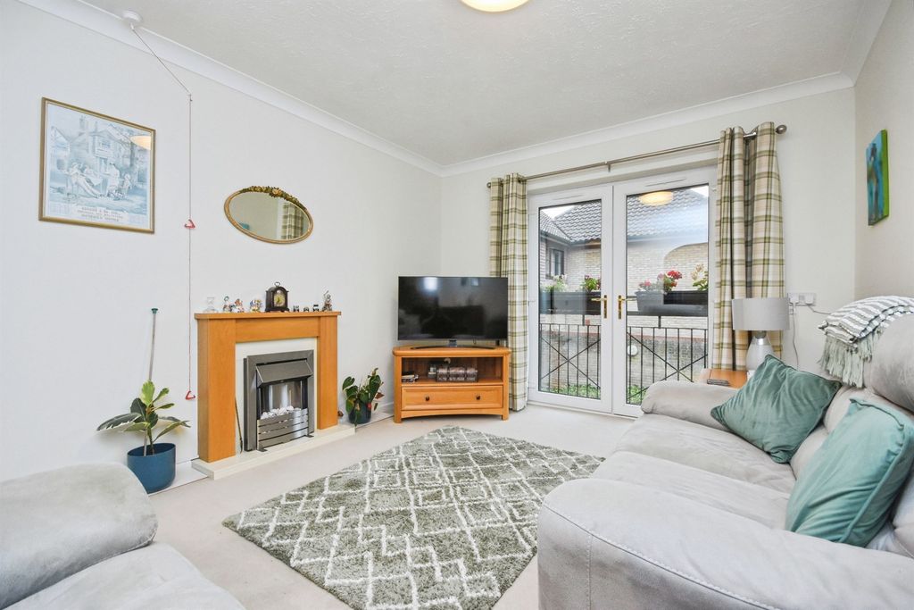 Property photo 2 of 17