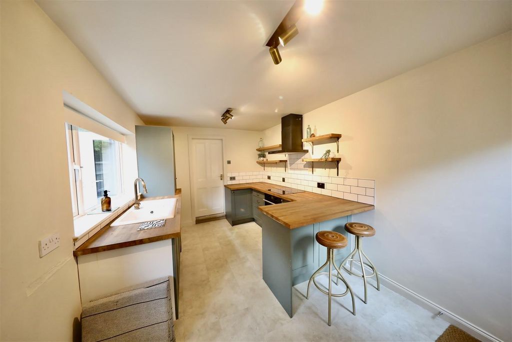 Property photo 3 of 21 Kitchen