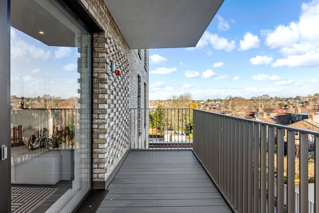 Property photo 3 of 9 Picture No. 12