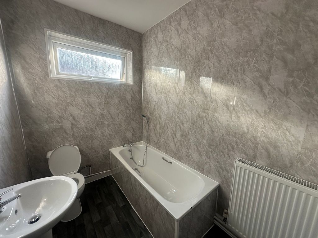 Property photo 3 of 4 Bathroom