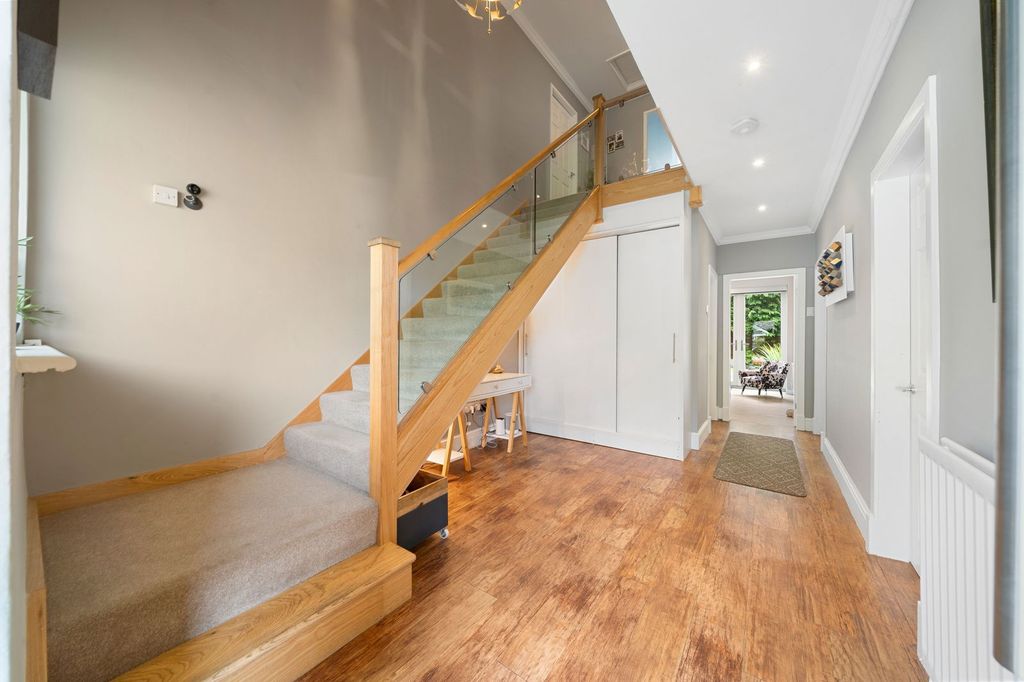 Property photo 2 of 35