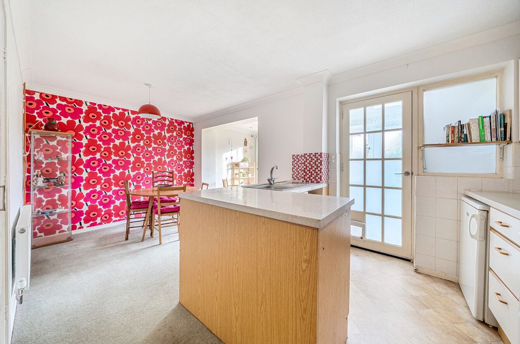 Property photo 3 of 14 1385697-6-692972F...