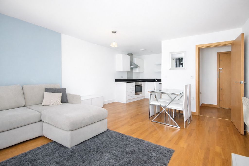 Property photo 2 of 8