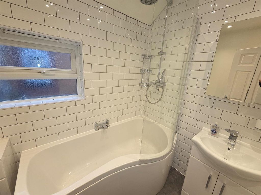 Property photo 2 of 12 152 Orchard Road 11.Jpeg