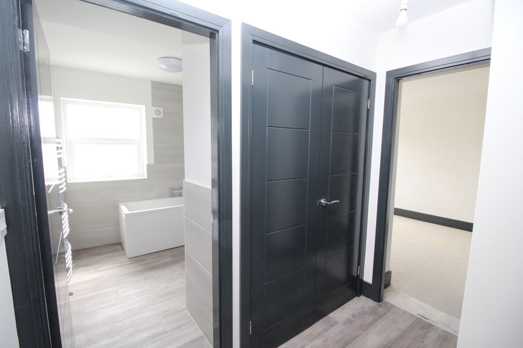 Property photo 2 of 7 Inner Hall