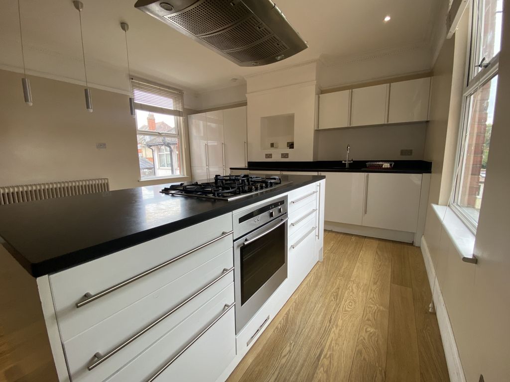 Property photo 3 of 10 Photo 8