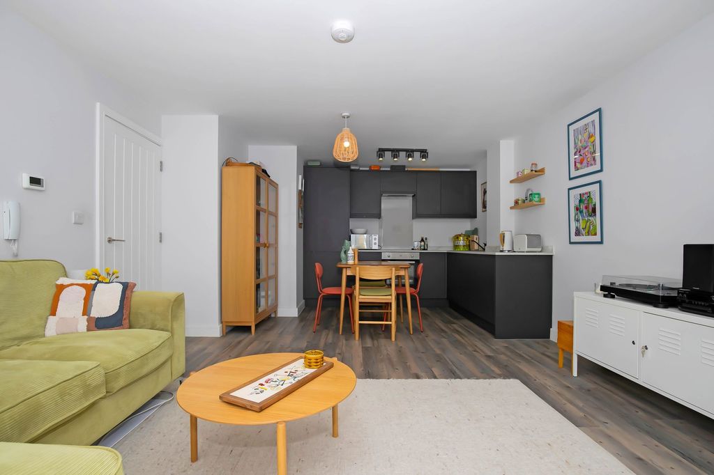 Property photo 2 of 23