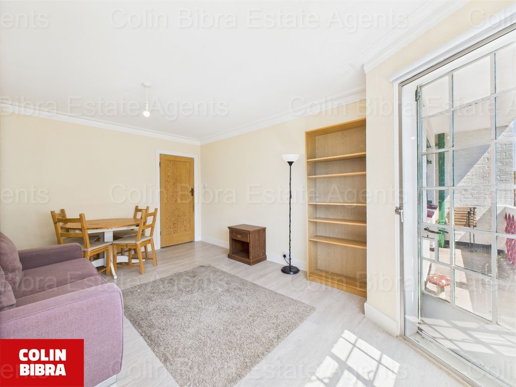 Property photo 3 of 21 Cam04175G0-Pr0037-Still023