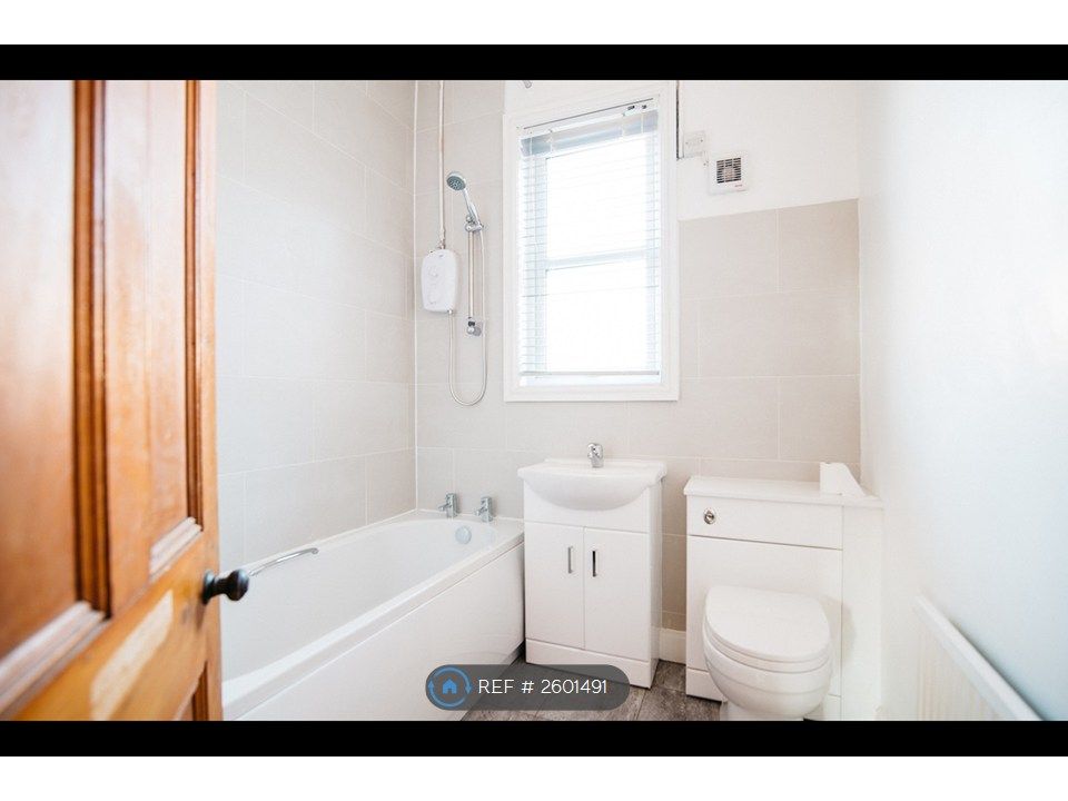 Property photo 3 of 8 Bathroom 1