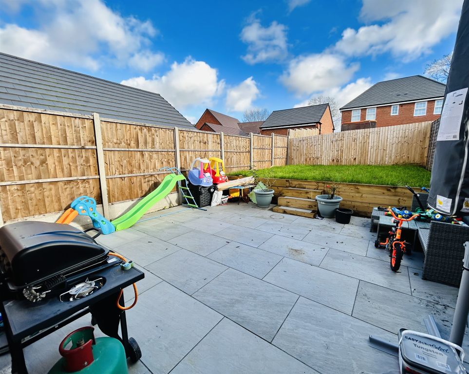 Property photo 2 of 13 Gardens: