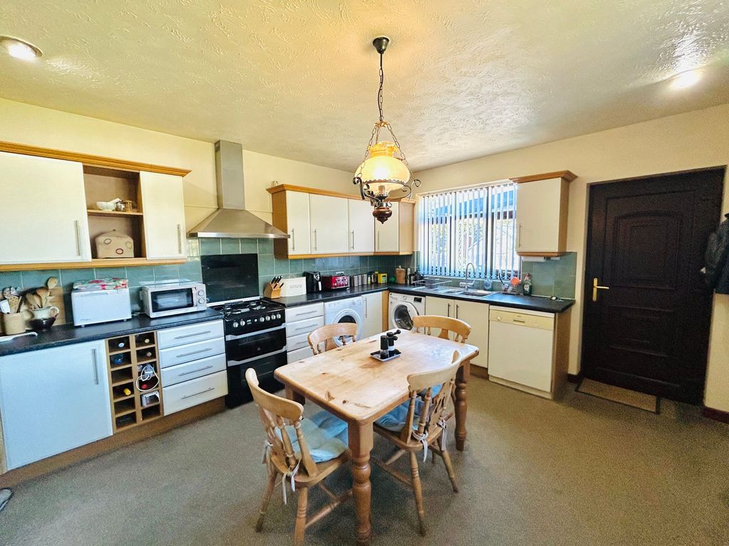 Property photo 2 of 28