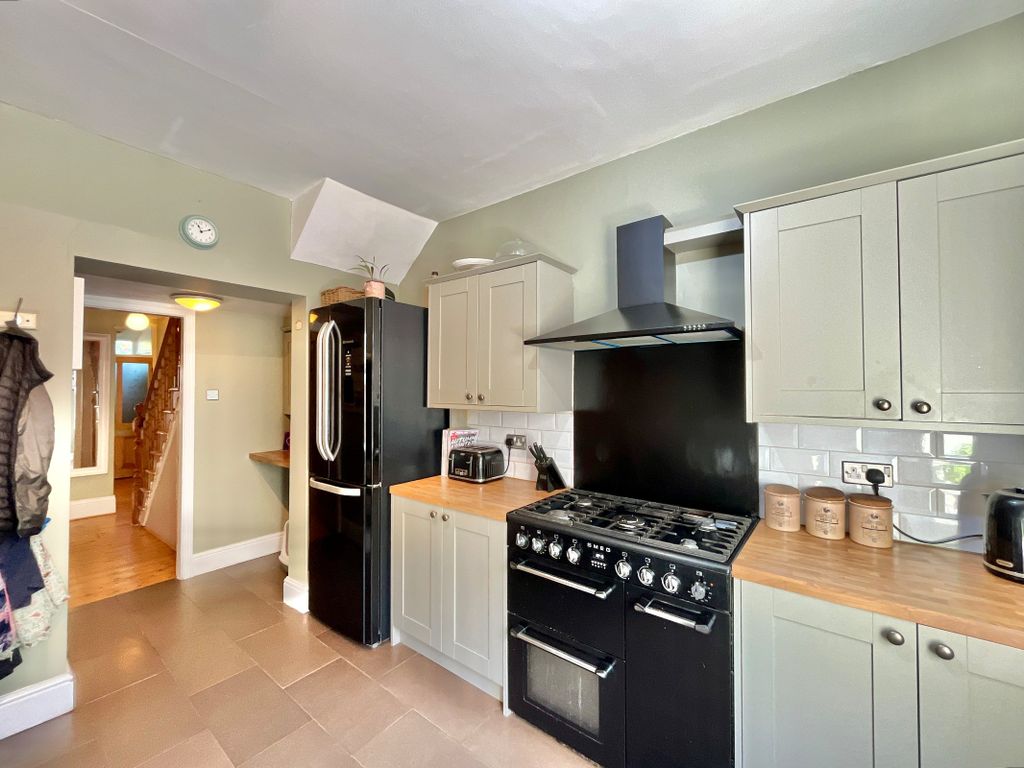 Property photo 3 of 30 Kitchen