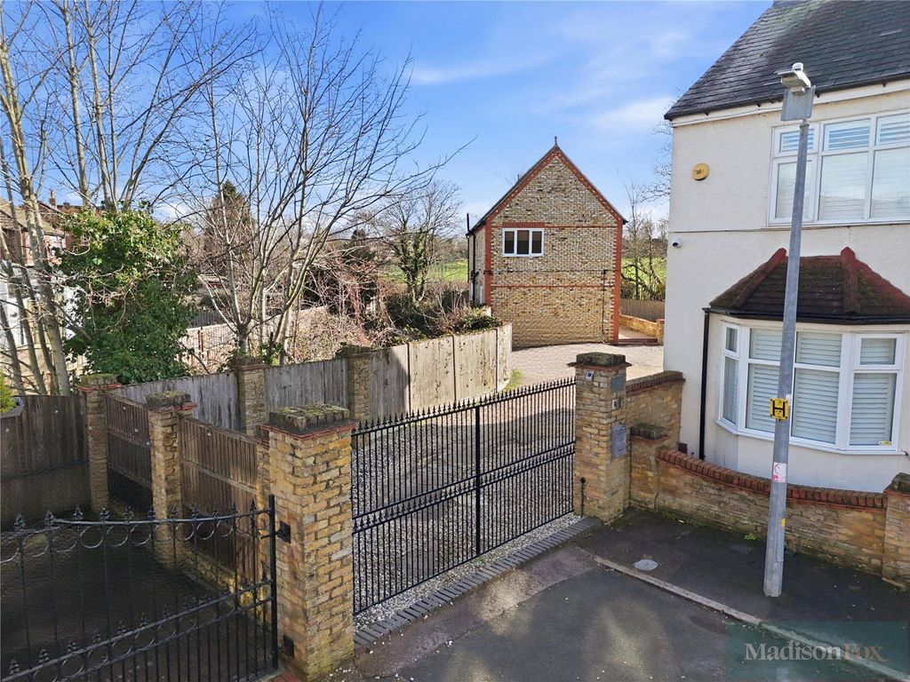 Property photo 2 of 17 Picture No. 21