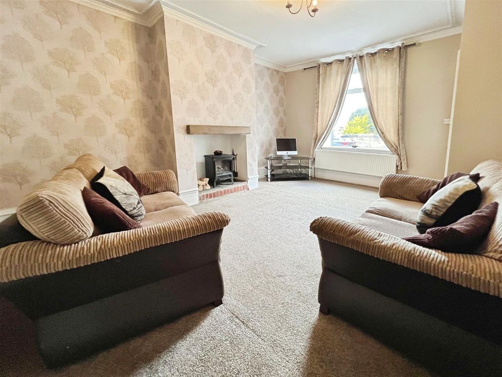 Property photo 1 of 16 Lounge