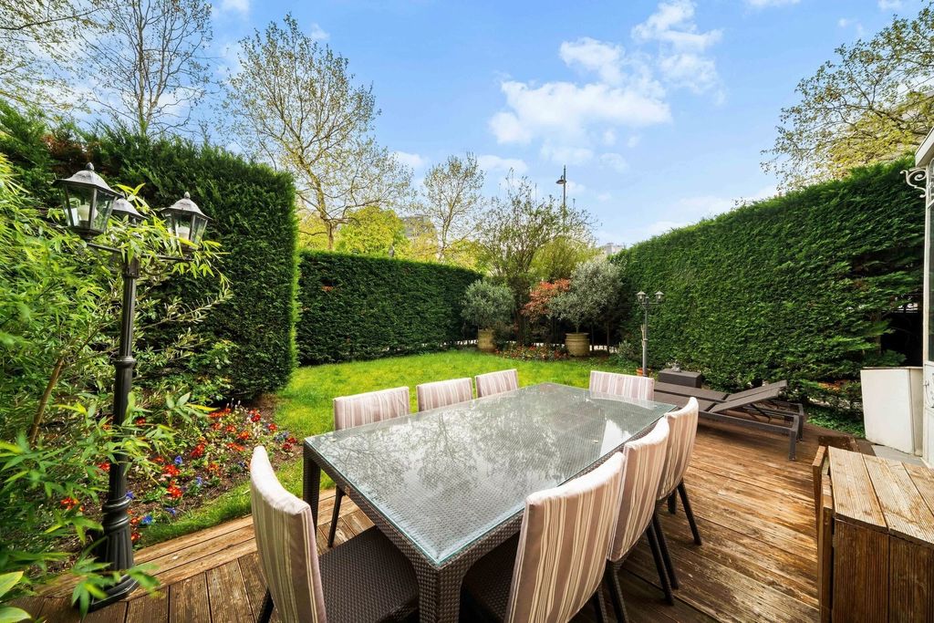 Property photo 1 of 19 Paris XVI - Henri Martin - Exceptional Ground Floor Garden