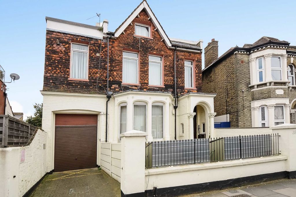 Property photo 1 of 3