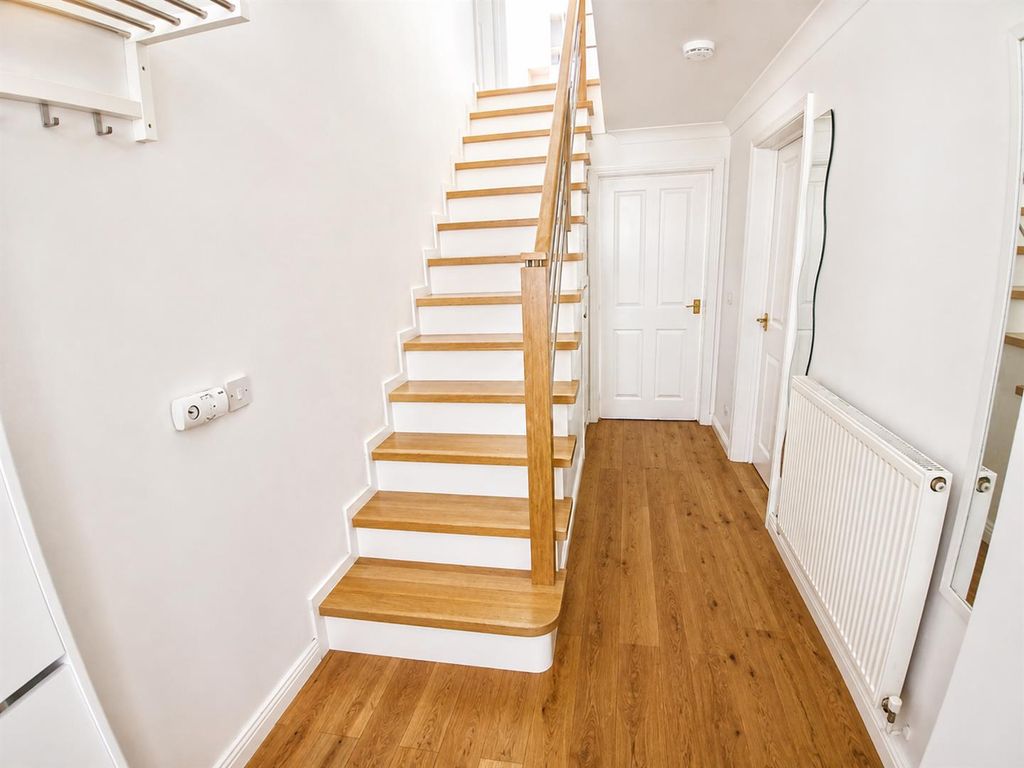 Property photo 2 of 24