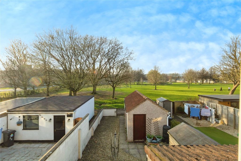 Property photo 2 of 25 Picture No. 33