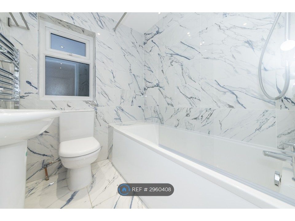 Property photo 3 of 35 Bathroom
