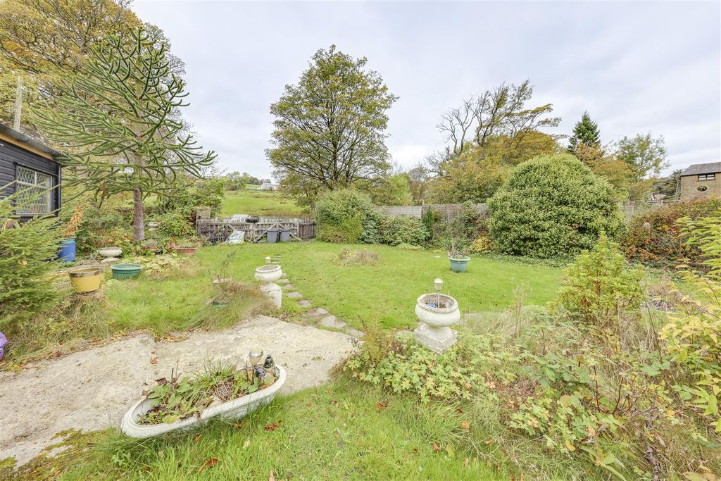 Property photo 3 of 20 Front Garden