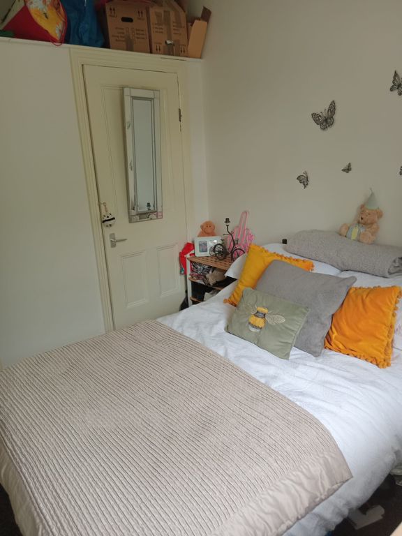 Property photo 3 of 8 Double Bed