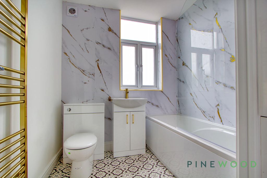 Property photo 2 of 13 Bathroom