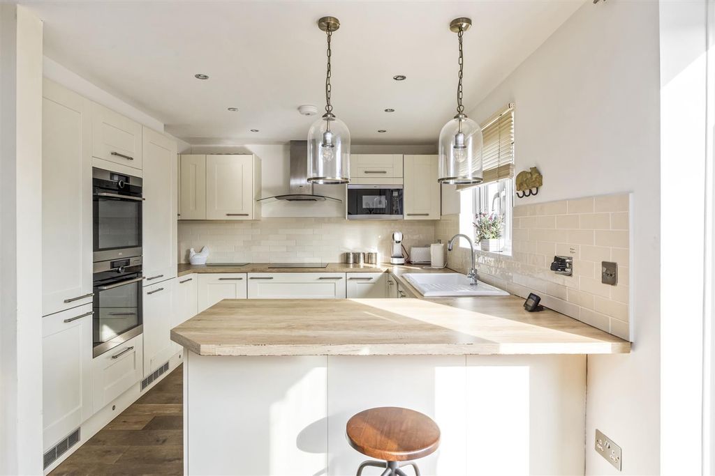 Property photo 2 of 17 Kitchen/Living Room