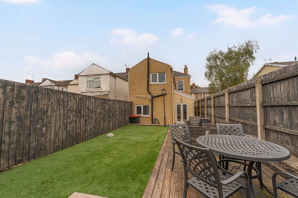 Property photo 3 of 41