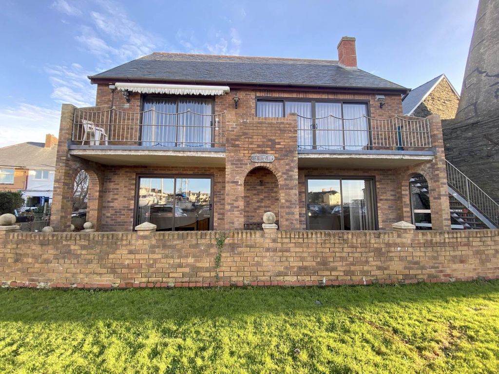 Property photo 1 of 6 Front