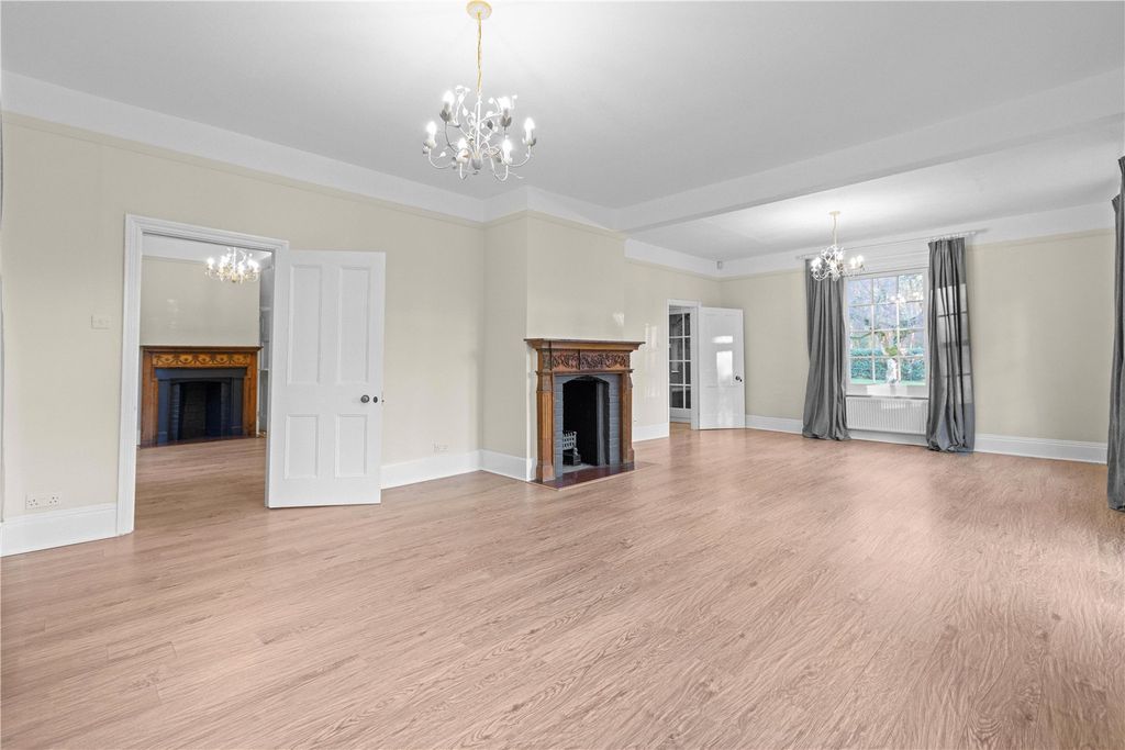 Property photo 3 of 17 Reception